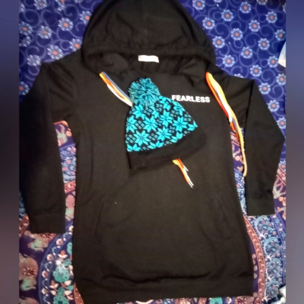 Cupshe oversized hoodie with blue snowflake beanie